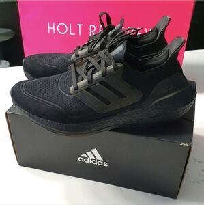 Triple Black Ultra Boost Sneakers - The Best Colourway!!!